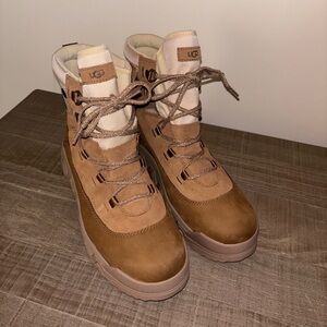 UGG TERRETRAIL HI TOP BOOT - NWB! Size 9